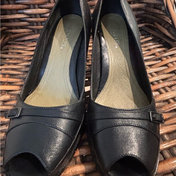 AEROSOLES Black Classic Heels with Medium Block Heel - Picture 5 of 11